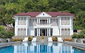 Toba Retreat Mansion And Villas